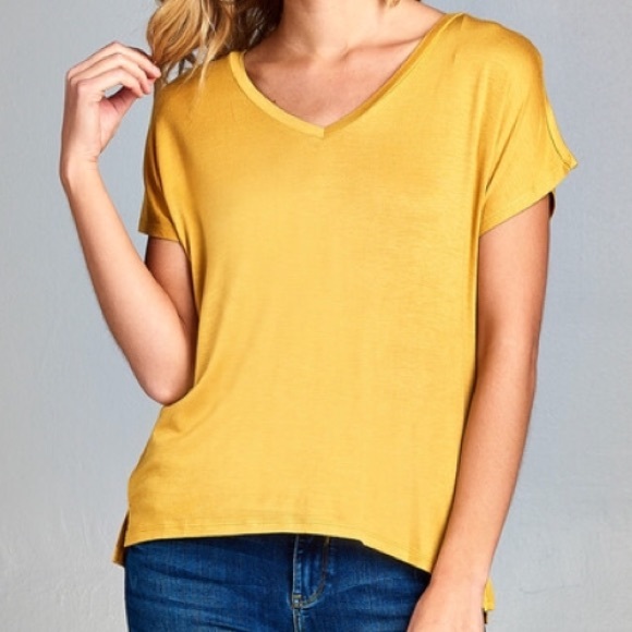 WILA Tops - LAST 1✨ short sleeve v neck tee shirt top yellow